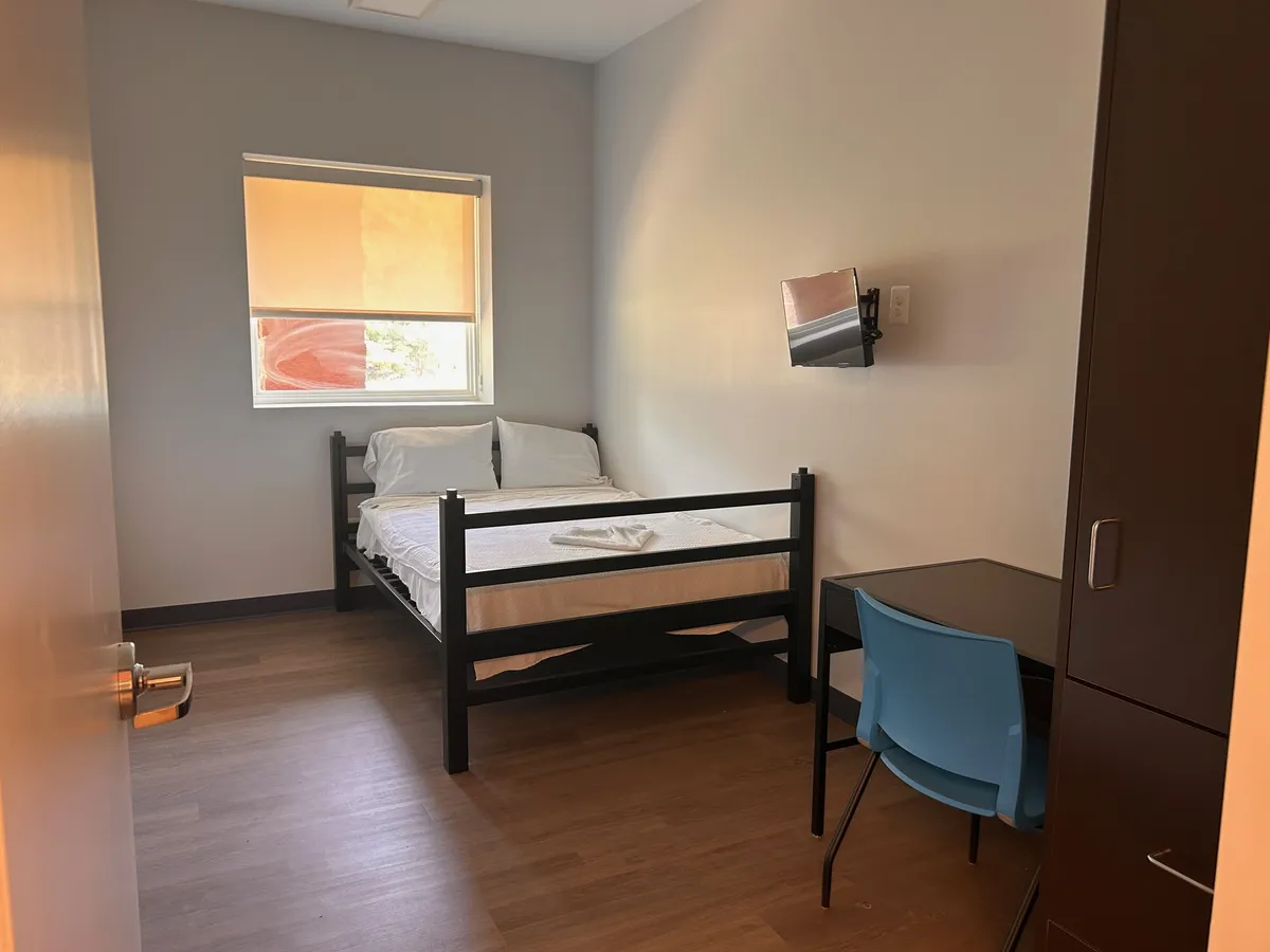 Client bedroom with a bed, desk and wardrobe at Still Detox New Jersey