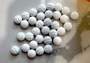 k 18 white pill