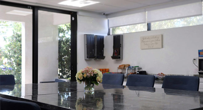 Kitchenette and dining area at Still Detox Boca Raton