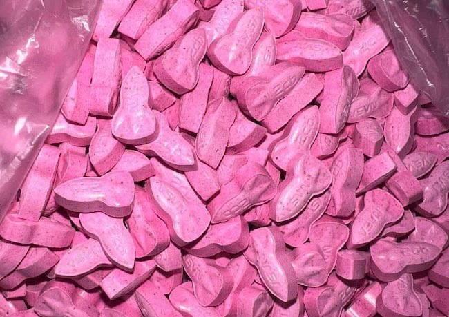 2cb pink nasa rockets